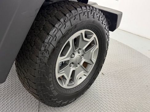 Used 2015 Jeep Wrangler Unlimited Rubicon w/ Connectivity Group AWD/4WD image 47