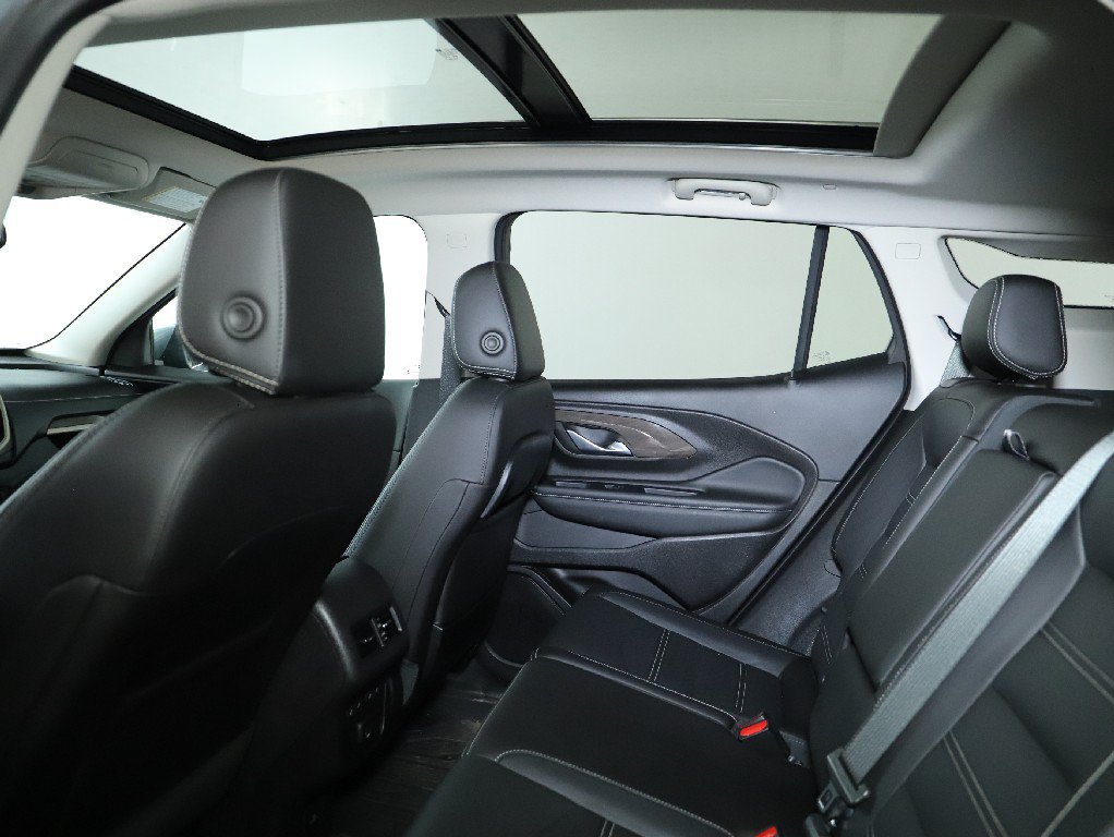 Used 2024 GMC Terrain Denali w/ Denali Premium Package AWD/4WD image 15