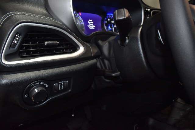 New 2027 Chrysler Pacifica Select FWD image 18