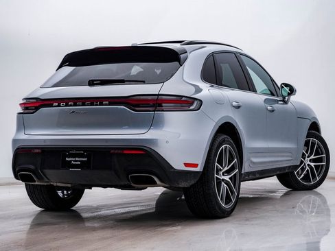 Certified 2025 Porsche Macan image 12