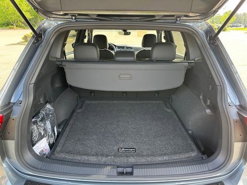 Used 2023 Volkswagen Tiguan SE R-Line image 30