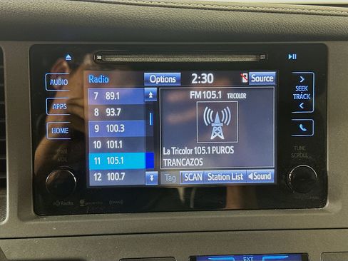 Used 2017 Toyota Sienna SE FWD image 21