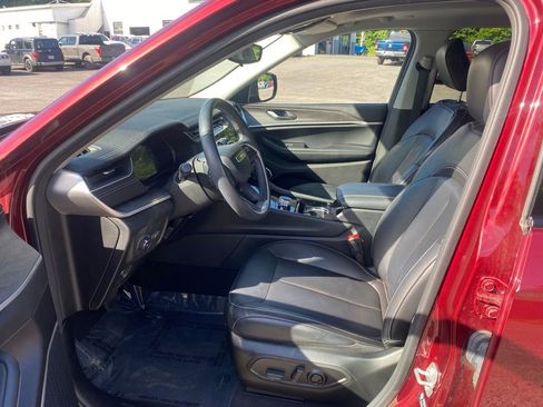 Used 2022 Jeep Grand Cherokee L Limited image 11