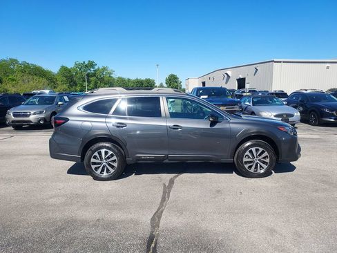 Certified 2025 Subaru Outback Premium AWD/4WD image 9