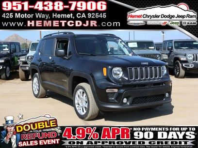 New 2023 Jeep Renegade Latitude w/ Sun & Fun Group