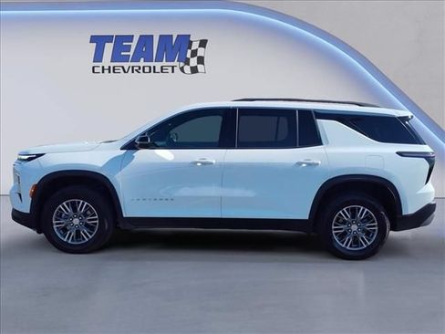 Certified 2026 Chevrolet Traverse LT FWD image 2