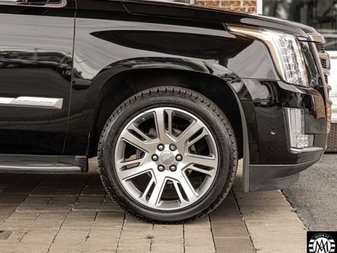 Used 2018 Cadillac Escalade ESV Luxury image 10