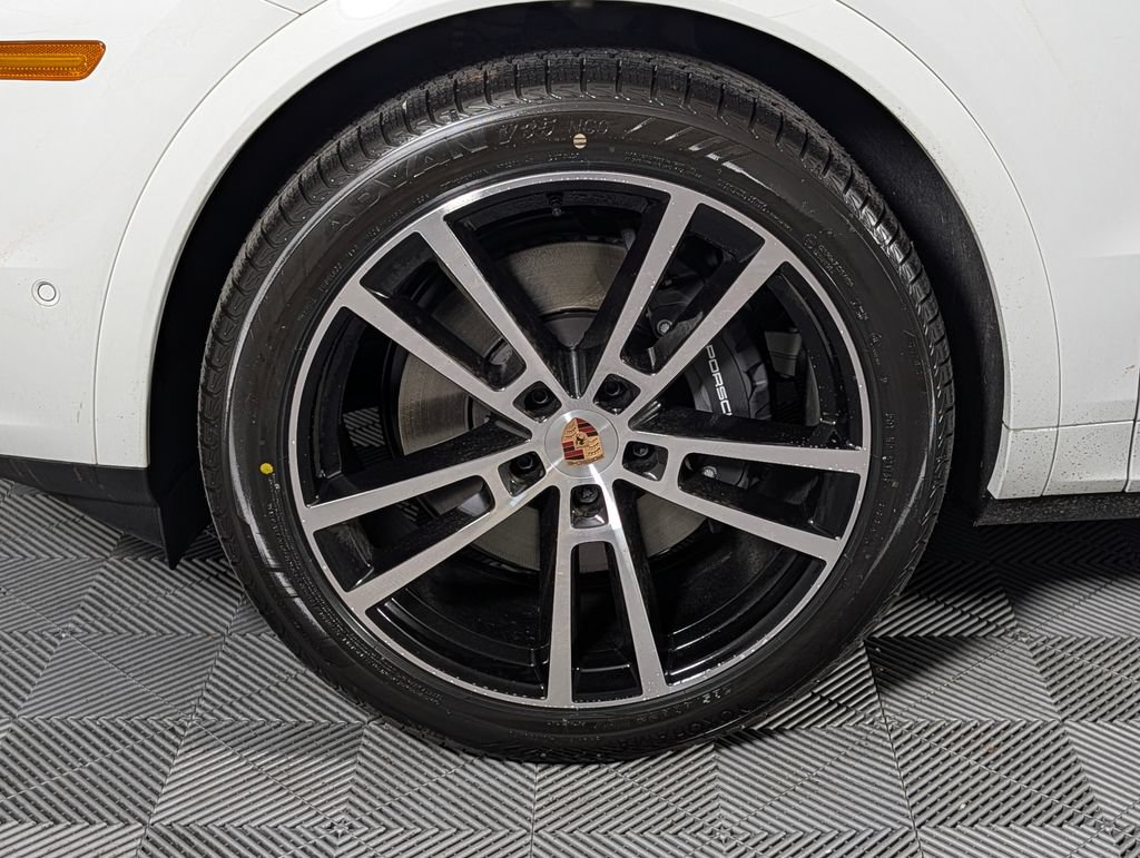 Certified 2026 Porsche Cayenne AWD/4WD image 11