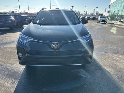 Used 2018 Toyota RAV4 Limited image 2
