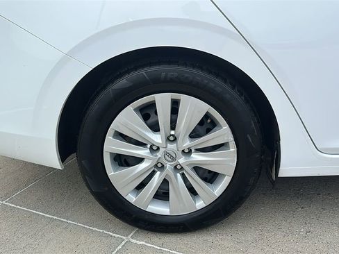 Used 2025 Nissan Sentra S image 16