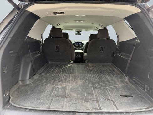 Used 2020 Chevrolet Traverse LT image 15