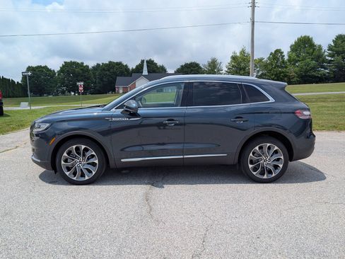 Used 2022 Lincoln Nautilus Reserve AWD/4WD image 6