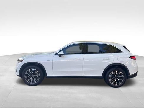 Used 2025 Mercedes-Benz GLC 350e 4MATIC image 2