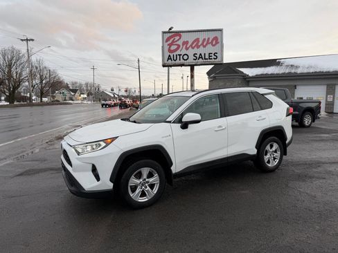 Used 2020 Toyota RAV4 XLE image 1