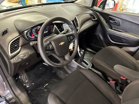 Used 2019 Chevrolet Trax LS w/ Tint and Cruise Package FWD image 27