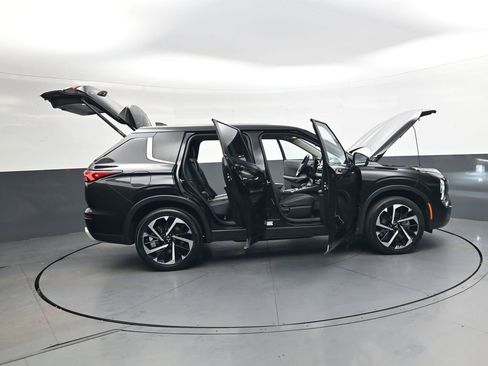 Used 2024 Mitsubishi Outlander SE image 42