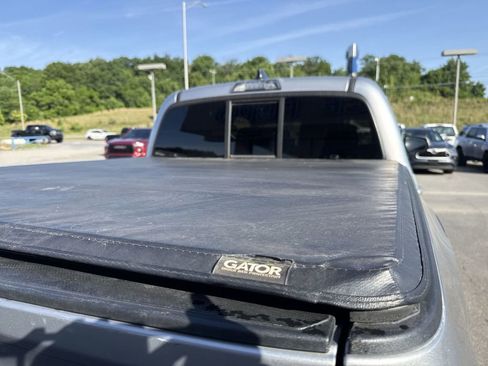 Used 2021 Toyota Tacoma SR AWD/4WD image 34