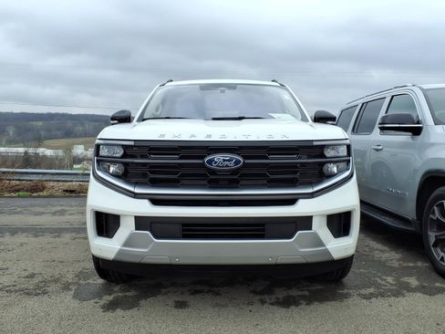 Used 2025 Ford Expedition Platinum w/ Platinum Ultimate Package image 2