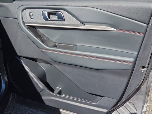 Used 2025 Ford Explorer ST-Line image 16