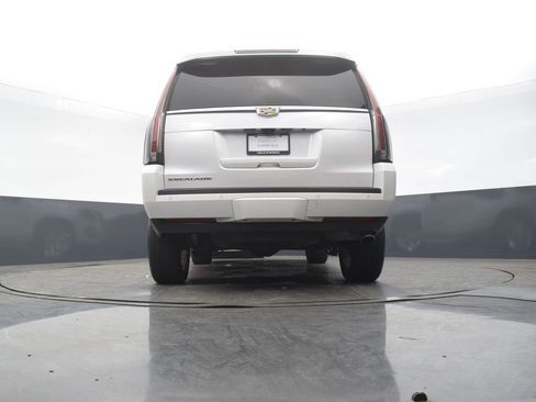 Used 2020 Cadillac Escalade Luxury w/ LPO, Radiant Package AWD/4WD image 54