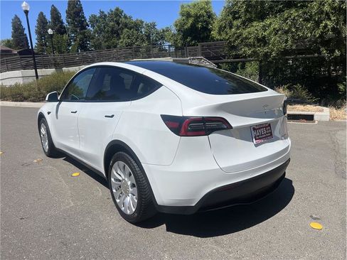 Used 2020 Tesla Model Y Long Range AWD/4WD image 5