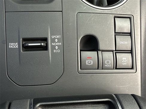 Used 2024 Toyota Highlander XLE image 21