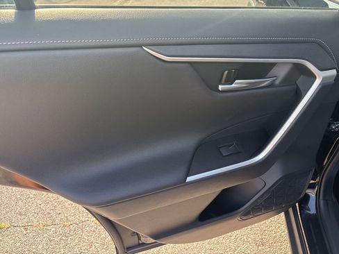 Used 2021 Toyota RAV4 Limited image 35