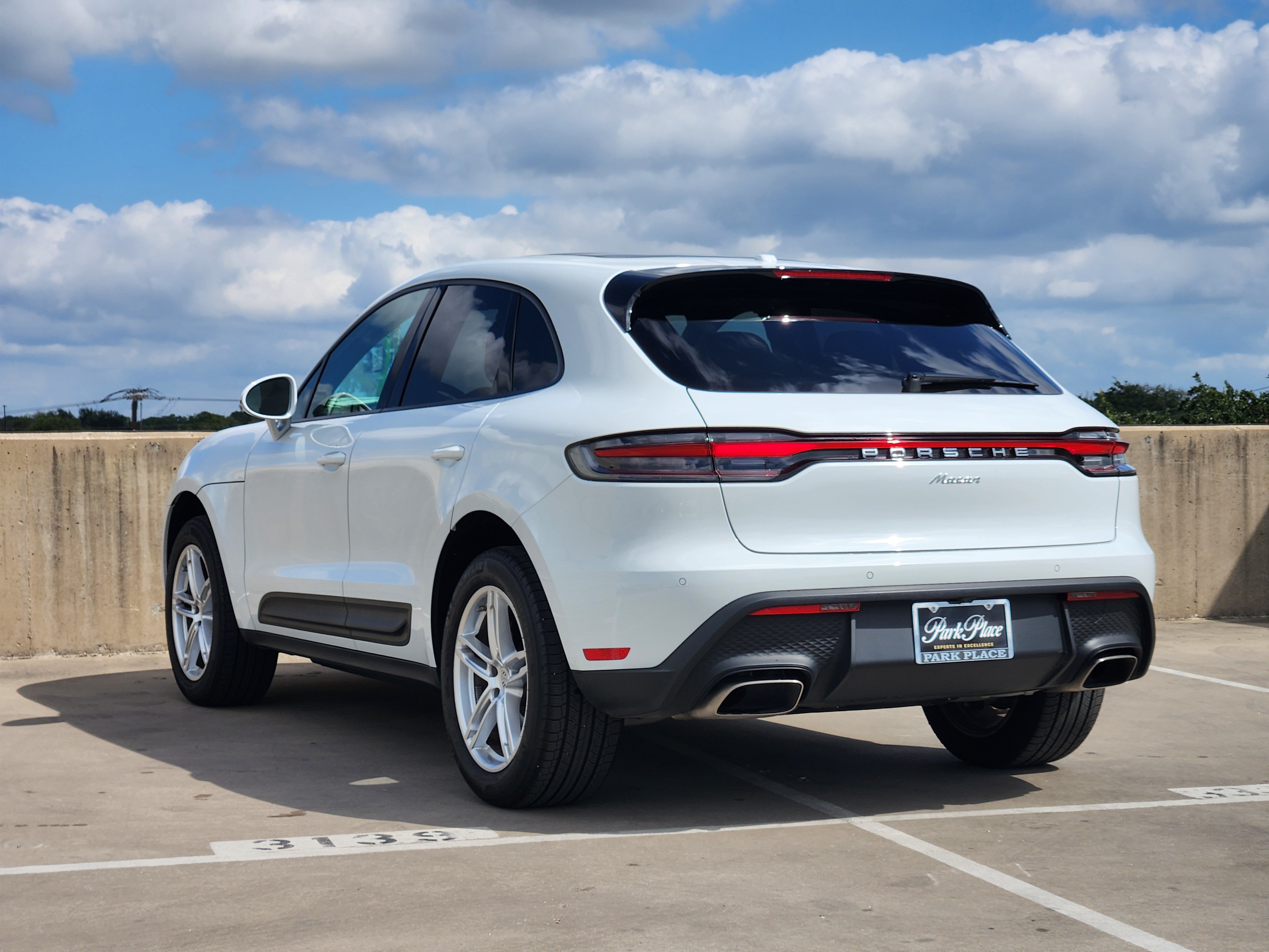 Certified 2026 Porsche Macan AWD/4WD image 3