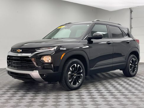Used 2022 Chevrolet TrailBlazer LT AWD/4WD image 2