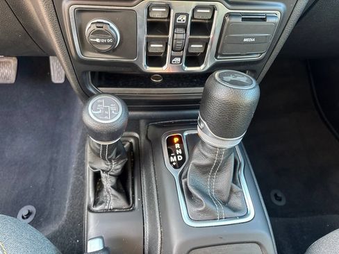 Used 2024 Jeep Wrangler Unlimited Sahara w/ Safety Group AWD/4WD image 22
