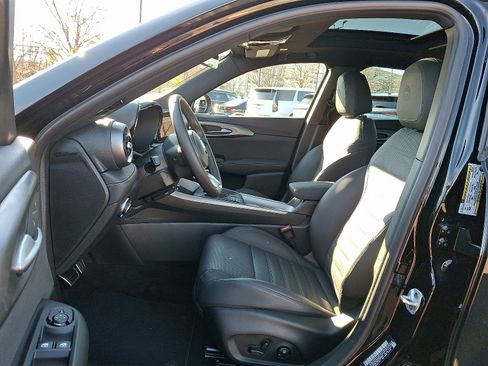 New 2025 Alfa Romeo Tonale w/ Premium Package image 9