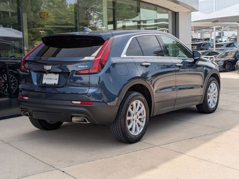 Used 2021 Cadillac XT4 Luxury w/ Cold Weather Package FWD image 9
