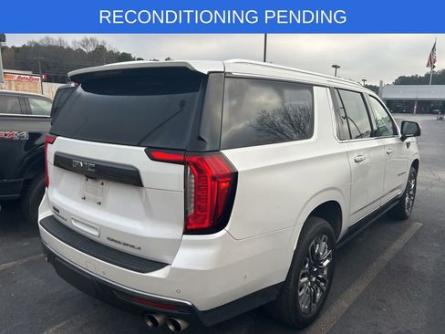 Used 2023 GMC Yukon XL Denali Ultimate image 11