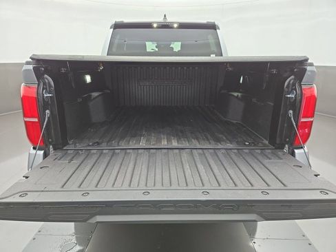 Certified 2025 Toyota Tacoma SR5 AWD/4WD image 31