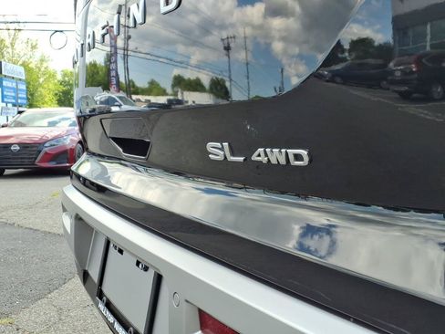 Used 2024 Nissan Pathfinder SL AWD/4WD image 17