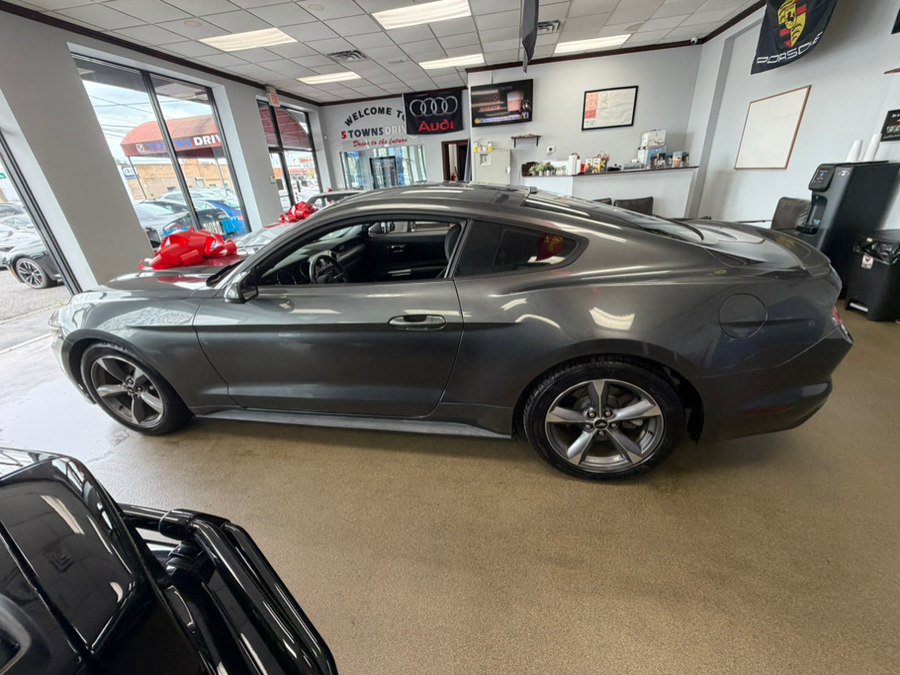 Used 2017 Ford Mustang Coupe RWD image 15