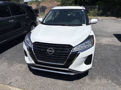 Used 2022 Nissan Kicks SV FWD image 6