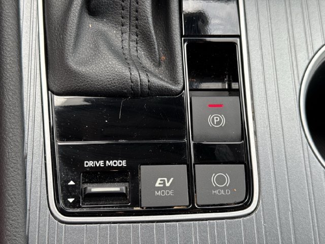 Used 2025 Toyota Sienna XLE FWD image 21