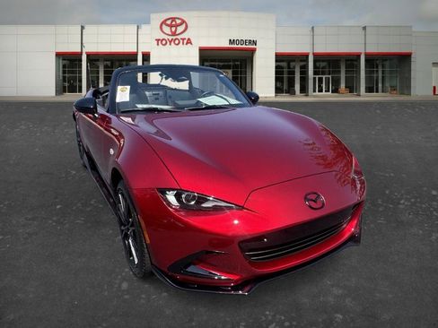 Used 2025 MAZDA MX-5 Miata Club RWD image 3