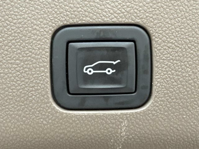 Used 2023 GMC Yukon Denali RWD image 15