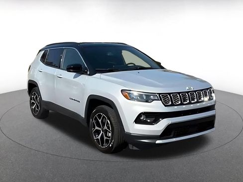 Used 2025 Jeep Compass Limited AWD/4WD image 3