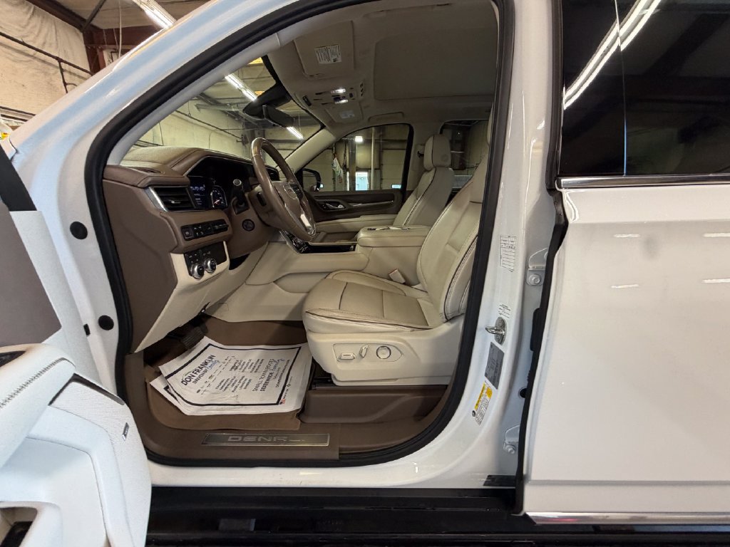Used 2021 GMC Yukon Denali w/ Denali Premium Package AWD/4WD image 9