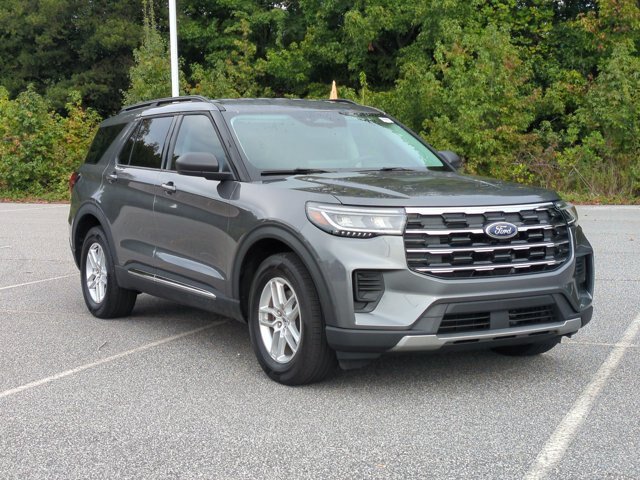 Certified 2025 Ford Explorer Active RWD image 2