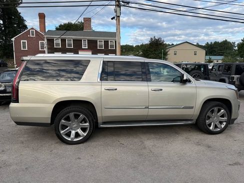 Used 2017 Cadillac Escalade ESV Luxury AWD/4WD image 5