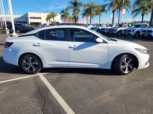 Used 2022 Nissan Sentra SV image 3