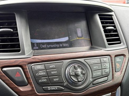 Used 2017 Nissan Pathfinder Platinum image 9