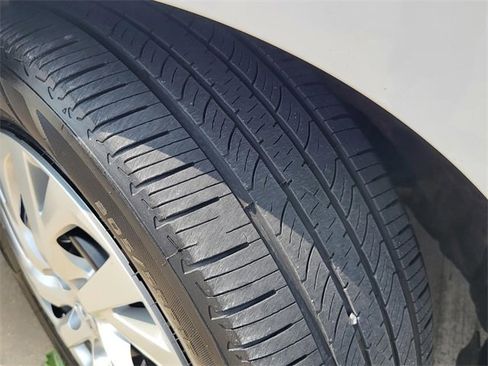 Used 2019 Toyota Corolla LE image 29