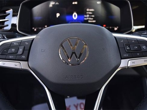 Certified 2025 Volkswagen Jetta SE image 19