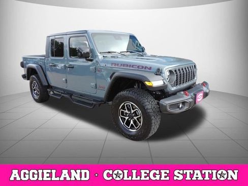 Used 2025 Jeep Gladiator Rubicon w/ Convenience Group AWD/4WD image 3