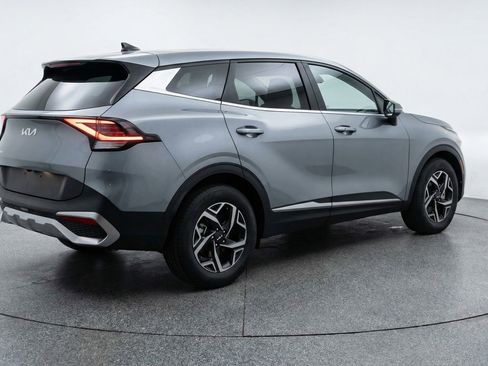 Used 2025 Kia Sportage LX image 9